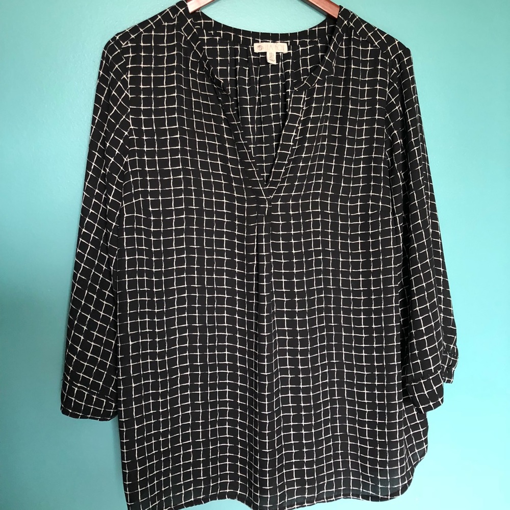 Lila Rose Black with white pattern top